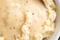 Rich and Velvety Chicken Gravy