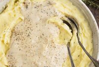 Rich and Creamy White Gravy