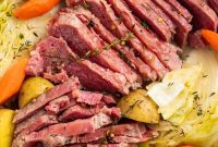 Mouthwatering Slow Cooker Corned Beef and Cabbage