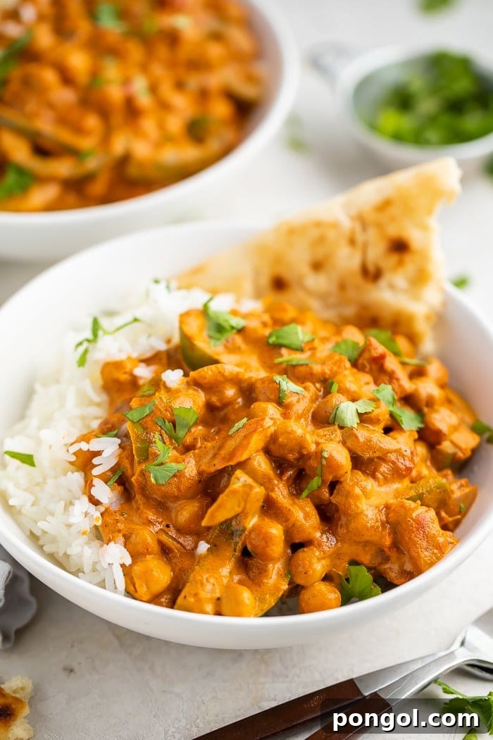 Bowl of chickpea tikka masala with naan