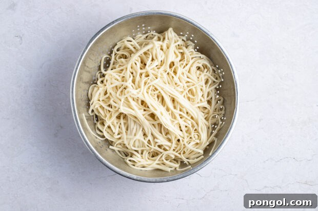 Cooked udon noodles in bowl