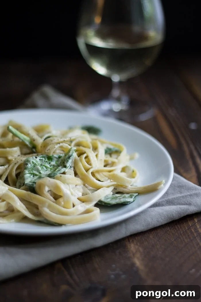 Vegan Alfredo Sauce - The perfect vegan alfredo sauce using Tofutti Better Than Cream Cheese