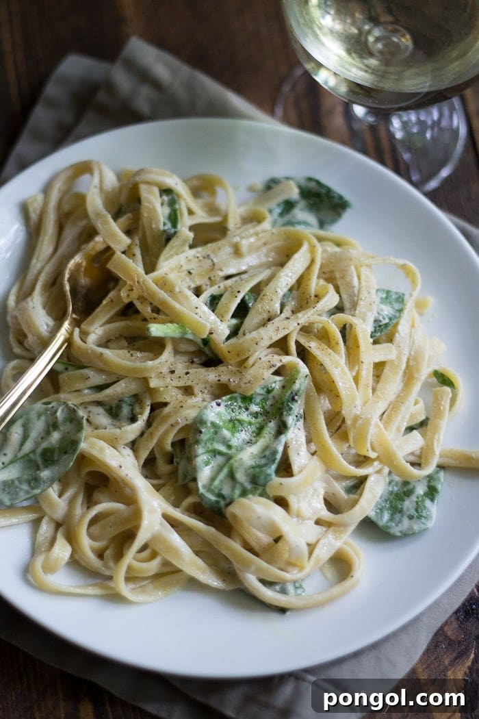 Vegan Alfredo Sauce - The perfect vegan alfredo sauce using Tofutti Better Than Cream Cheese