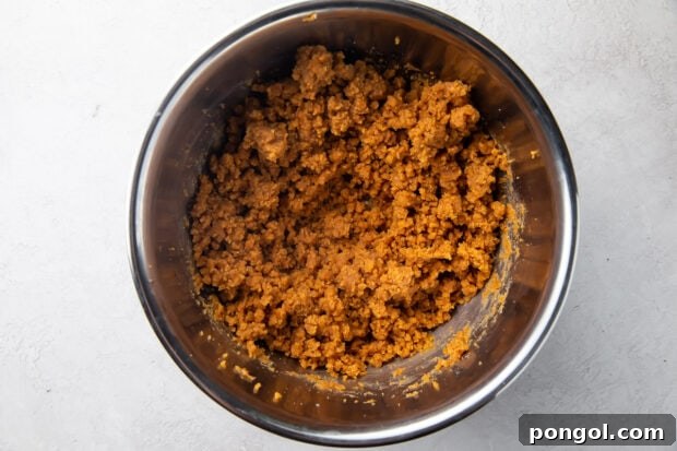 3 malzemeli fıstık ezmeli kurabiye hamuru orta boy bir kasede