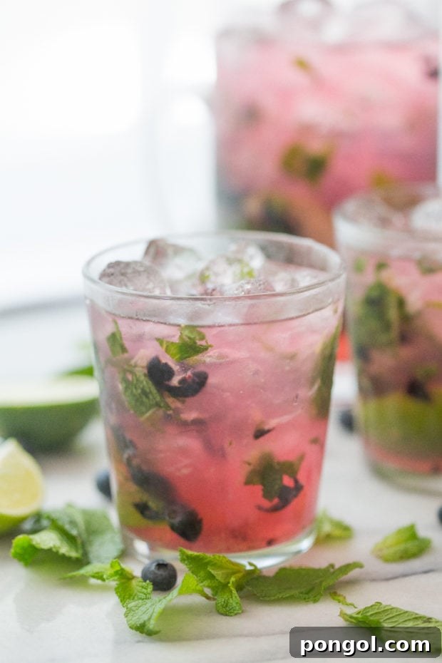 Party-Perfect Blueberry Mojitos 4 Blueberry Mojitos for a Crowd - perfectly light, minty, fruity and easy // 40 Aprons