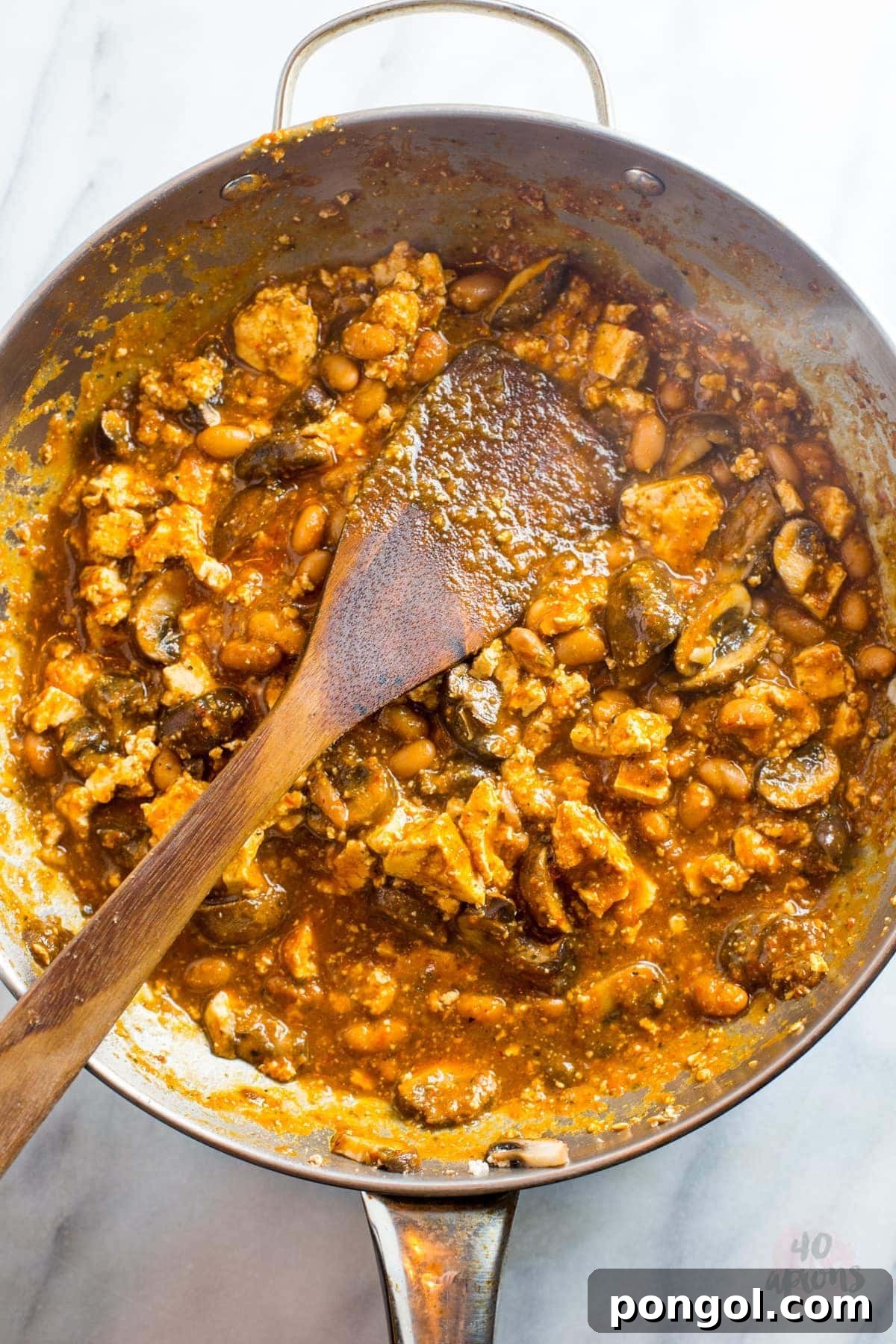 Tofu Sofritas Bowl: Spicy, Smoky, Vegetarian & Vegan. You won't miss the meat! Perfect for tofu skeptics. | 40 Aprons